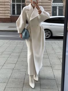 Come to Stylewe to buy Overcoat at a discounted price, SPU: 11KOV8M5CC9, Color: Off White, Style:Urban, Silhouette:X-Line. Minimal Stil, Winter Mode Outfits, Chique Outfit, Stile Hijab, Walking Down The Street, Long Overcoat, Looks Street Style, Mode Inspo, 가을 패션