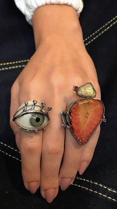 Weird Rings Aesthetic, Eye Fashion Clothes, Fashion Accessories Aesthetic, I ♡, Weird Outfits Aesthetic, Weird Accessories, Eyeball Ring, Weird Outfits