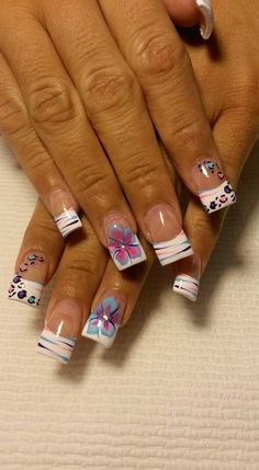 Short Nails 2000s, 2000s Nail Inspiration, 2000s Nail Designs Short, Nails With Easy Designs, 2000s Summer Nails, Trashy Y2k Nails Short, Mc Bling Nails, Short 2000s Nails, Early 2000s Nail Designs