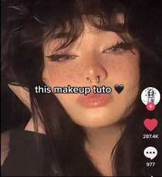 Skatergirl Makeup, Skatergirl Makeup Ideas, Skater Makeup, Skater Girl Makeup, Skater Girl Hairstyles, Emo Baddie Makeup, Egirl Puppy Eyeliner, Aesthetic Skater Girl, Gyrua Girl Makeup