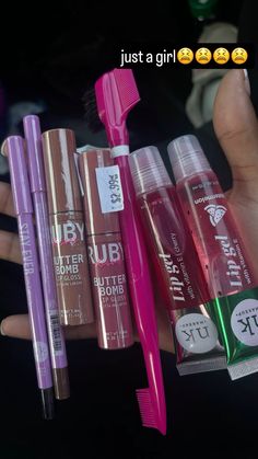 love me a lil lip combo #lipgloss #explorepage #pinterestinspired #girlyaesthetic #essentials Pink Lip Gloss Combo, Lipgloss Ideas, Lip Gloss Black Women, Lip Gloss Business Ideas, Lil Gloss Business, Lip Combo, Baddie Lipgloss, Lipgloss And Lash Bundles