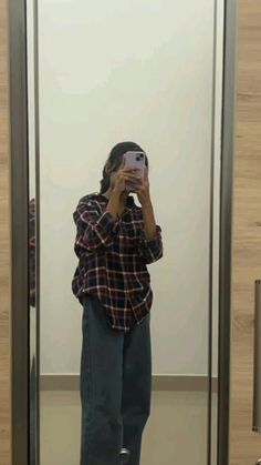 Aesthetic Blurry Mirror Selfie, Couples Hidden Face Pics, Basic Aesthetic, Stylish Outfits Casual, Snap Streak Ideas Easy, Snap Friends, Cute Skirt Outfits, Desi Fashion Casual, Snap Streak