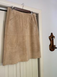 "Soft leather skirt with pockets Rear zipper and button closure, polyester lining Waist: 32\" Length: 25\"" Tan Leather Skirt, Womens Skirts, Cottagecore Dress, Lace Shawl, Statement Ring Silver, Skirt With Pockets, Pencil Skirts, Skirts With Pockets, Vintage Lace