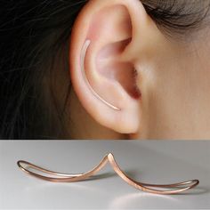 These gorgeous ear pins are made of 14k Rose gold filled ,Sterling silver or 14k gold filled 0,8mm wire and with a hammered and polished finishing. I ship all items in a jewelry gift box Measures:30mm. 20 gauge - 0.8 mm Suspender Earrings, Ear Climber Earrings, Ear Crawler, Ear Crawlers, Gold Bar Earrings, Ear Climbers Earrings, Ear Climber, Ear Pins, Climber Earrings