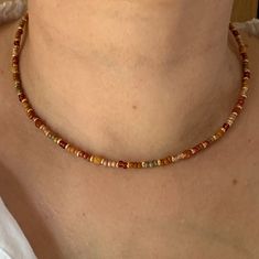 This 14K GF caramel brown seed bead necklace? Yes, it's your little boho chic touch, your little extra "Je ne sais quoi"... Wear it in solo or in a bohemian accumulation style. * Materials: High quality GOLD FILLED 14 K gold clasp and extension chain. Gold-filled is a thick layer of gold on metal, a higher-quality material than gold-plated. Best quality glass seed beads. * Size: The necklace is a choker that measures 39 cm + an extension chain of 3 cm. * Customization If you want a different len Brown Beaded Jewelry, Brown Beads Necklace, Miyuki Necklace, Brown Beaded Necklace, Preppy Jewelry, Autumn Necklace, Beaded Necklace Designs, Diy Bracelet Designs, Dope Jewelry