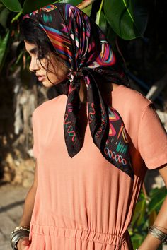 Colorful silk scarf is a great way to upgrade your look. Wrap your scarf around your neck or wear it as a headscarf. Italian Silk Scarf, Iranian Fashion, Head Scarf Styles, Scarf Style, Luxury Scarves, Square Silk Scarf, Boho Girl, Colorful Scarf, Printed Silk Scarf