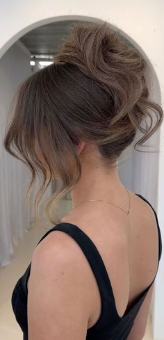 chic updos, updos, updo hairstyle, cute updo, simple updo, chignon, high updo, wedding upstyle, french twist, 90s high updo, sleek low bun French Twist With Veil Wedding, Easy Updos For Thick Medium Hair, Messy French Twist Updo, Sleek Updo Hairstyles, Updo Sleek, Debs Hairstyles, High Updo Wedding, 90s Updo