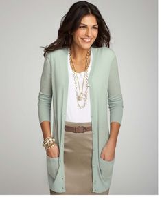 Ann Taylor - love the Seafoam color & jewelry layering Aqua Sweater Outfit, Mint Cardigan Outfit, Fall Work Outfit, Mint Cardigan, Pretty Sweater, Winter Work Wear, Summer Office, Cardigan Outfit, Winter Work