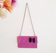 A crochet bag - cotton - pink color - black bow - total width 23.5 cm, height 14.5 cm closed bag - stainless steel chain - chain length 89 cm - single bag This bag can be worn on the shoulder or across the body. Delivery information . shipped with a unique tracking number . delivery costs are €5.99 in Metropolitan France . delivery is from France to the whole world . usually send within 72 hours. Each bag is made by me and by hand in my workshop. Possibility of hand delivery in Lyon Do not hesitate to contact me with any additional questions or specific requests. ATELOR - Olivia Rouquet Pink Crochet Bag, Knitting Bag, Pink Crochet, Black Bow, Knitted Bags, Cotton Bag, Steel Chain, Stainless Steel Chain, Lyon