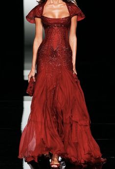 Red Bridgerton Dress, Red Runway Dress, Beaded Red Dress, Vestidos Oscar, Ellie Saab, Red Gowns, Runway Dresses, Pretty Prom Dresses