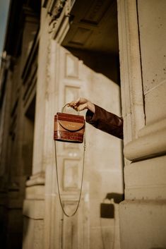 Advertising Bags, Shooting Bags, Creative Fashion Photography, Street Style Bags, Timeless Chic, Shoes Photography, Paris Mode, Purse Brands