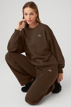 This best seller is cozy, comfortable, cute and done in classic neutrals and on-trend colors—each finished with a chrome Alo logo. It has a classic crewneck, ribbed cuffs and hem, and a laid-back dropped-shoulder fit. It’s made from midweight French terry that’s smooth on the outside and fleecy on the inside with the perfect drape. Pair with the Accolade sweatpants to make a matching set—and get one for your bestie, sibling, or partner, if you’re into that. Alo Yoga Sweater For Fall Loungewear, Alo Yoga Sweater For Winter Loungewear, Alo Yoga Fall Sweater For Loungewear, Alo Yoga Winter Loungewear Sweater, Fall Crew Neck Comfortable Sweats, Fall Crew Neck Sweats, Fall Crew Neck Athleisure Sweater, Casual Solid Sweats With Ribbed Collar, Comfortable Crew Neck Sweats For Fall