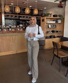 Nyc Hijab Outfits, Hijabi Honeymoon, Arab Outfit Ideas, Hijabi Summer, Modest Outfits Muslim, Estilo Hijab, Hijabi Fits, Outfits Hijab