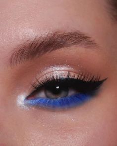 Easy Navy Blue Eye Makeup, Euphoria Themed Party Makeup, Euphoria Easy Makeup, Easy Stage Makeup, The 1975 Makeup, The 1975 Concert Makeup, Cute Blue Makeup Looks Simple, Mama Mia Makeup Ideas, Prom Makeup Dark Blue