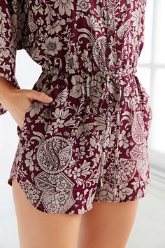 Band Of Gypsies Kimono Sleeve Drawstring Romper Outfits For Spain, Cute Rompers, Stylish Outfit, Kimono Sleeve, Romper With Skirt, Awesome Stuff, Mode Inspiration, Dream Closet