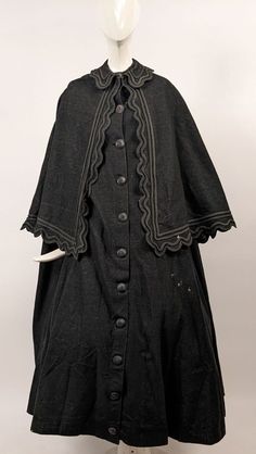 MID 19TH C BLACK & GRAY FLECKED WOOL 2 PC CLOAK W GUTTA PERCHA BUTTONS | eBay Victorian High Fashion, 18th Century Black Dress, Victorian Historical Fashion, 1920s Coats For Women, 19th Century Gothic Fashion, Cassock Aesthetic, Victorian Goth Christmas, Witchy Coat, Victorian Womens Fashion