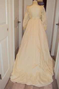 Vintage Cream Ball Gown Dresses, Cream Ball Gown For Debutante Ball, Regency Style Ball Gown For Vintage Events, Cream Victorian Marie Antoinette Wedding Dress, Cream Victorian Ball Gown For Wedding, Historical Fitted Vintage Wedding Dress, Fitted Historical Vintage Wedding Dress, Historical Style Vintage Wedding Dress, Vintage Victorian Dress For Debutante Ball