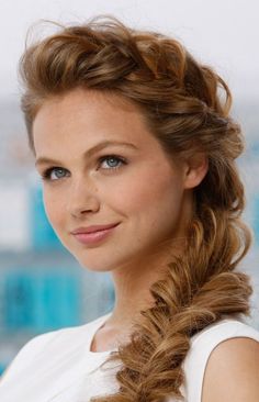 Say goodbye to boring hair with these 25 stunning fishtail braid ideas! Whether you love classic fish tail braids or unique fishtail braids, these hair stylies will inspire your next look. Perfect for everyday glam or special occasions, these braided hairstyle ideas include chic hair upstyles that elevate your style. Try them all and transform your hair game! Bohemian Braided Hair, Tree Braids Hairstyles, French Braids Tutorial, Loose French Braids, French Braid Ponytail, Perfect Ponytail