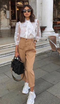 Stylish Spring Outfit, Walking Down The Street, Spring Outfits Women, Mode Inspo, Trend Fashion, Casual Winter Outfits, Inspired Outfits