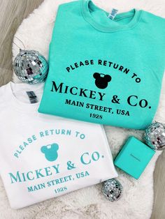 The perfect sweatshirt for a Disney & Tiffany & Co. lover! *This item is PRINTED, not embroidered. See our embroidered listing here! Disney Trip Outfits, United Monograms, Disney Themed Outfits, Monogram Outfit, Disney World Outfits, Disneyland Outfits, Mickey And Minnie Mouse, Disney Sweatshirts, Embroidered Tee