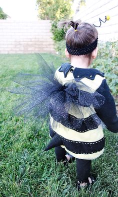 Diy Bee Wings Costume, Bee Wings Diy, Bumble Bee Costume Women, Kids Bumble Bee Costume, Diy Bee Costume, Toddler Bumble Bee Costume, Bee Costume Diy, Wings Costume Diy, Diy Bumble Bee