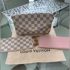 Lovely Classy Bag - Timeless Louis Vuitton Designer White Envelope Bag, Pink Card Holder, Pochette Felicie, Bags Louis Vuitton, Pink Cards, Louis Vuitton Pochette, Louis Vuitton Bags, Cream White, Louis Vuitton Bag