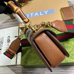 Size: 21cm*15cm*7cm It comes with Dust box, Care manual, Tag, and Paper bag. Stylish Handbags, Ladies Handbags, Branded Packaging, Trendy Tote, Evening Clutch Bag, Gucci Bags, Tote Backpack, Peta, Grade 1