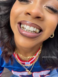 Grillz For Females Black, Gold Grillz Black Women, Grill Teeth Female, Fangs Grillz Women, Girly Grillz, Female Grills, Grillz For Females, Gold Teeth Grills, Girl Grillz