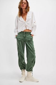 Kauai Washed Pocket Pants | Free People Outfit Inspo Casual, Easy Trendy Outfits, Beach Cottage, Women Pants Casual, Pocket Pants, Model Pictures, New Tops, Kauai, Trouser Pants