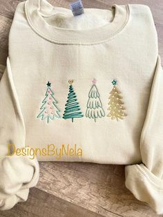 Embroidered Christmas Tree, Christmas Machine Embroidery, Sweatshirt Fits, Embroidered Christmas, Meaningful Art, Boho Christmas, Holiday Sweatshirt