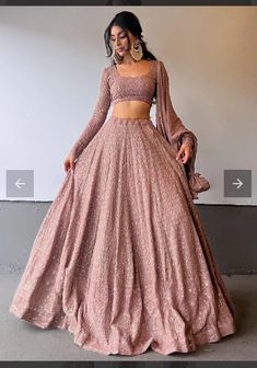 Diwali Outfit Indian Asthetic, Lehenga Designs For Dark Skin, Lengha Colour Combination, Beautiful Lengha Design, Lehnga Inspo Aesthetic, Outfit Ideas For Marriage Function, Modern Desi Clothes, Aesthetic Lehnga Outfits, Lehanga Aesthetics