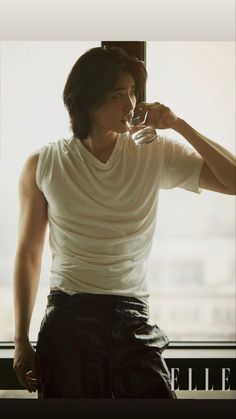 elle leejongsuk model photoshoot white beige Kore Ulzzang, Mode Ulzzang, Online Comics, Long Shot, Human Poses