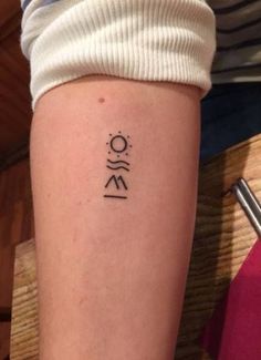 50 Best Small Travel Tattoos Ideas That Will Inspire Inner Wanderers | Unique & Cute Travel Tattoo Ideas Tattoo Mountain Ocean, Tattoo Mountain, Mountain Ocean, Tatuagem Masculina Pequena, Tato Henna, Shape Tattoo