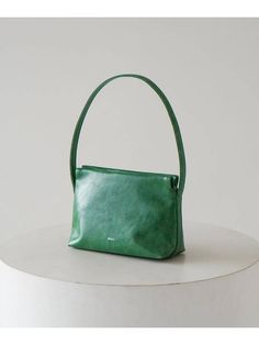 Gender: Women   Brand: ECRIT   Product Name: ETTY BAG GREEN ETYGRN   Bags Alora Code: 56446647   Color: green   Origin: South Korea   Designer Style ID ETYGRN Green Purse, Dark Outfits, Modern Accessories, Bag Green, Timeless Handbag, Luxe Fashion, Designer Style, Green Bag, Chain Bags