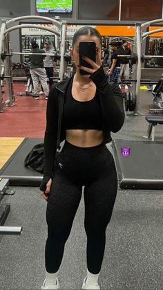 Modest Gym Outfit, Modele Fitness, Gymwear Outfits, Gym Crush, Gym Attire, Cute Workout Outfits, Fitness Wear Outfits, Cute Gym Outfits, Gym Workout Outfits