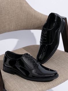 [Classic Design] This men's dress shoe features a patent leather upper with a polished finish, making it exceptionally shiny and ensuring you stand out wherever you go[Sturdy and Durable] The rubber sole provides reliable shock absorption to combat fatigue. This men's tuxedo shoe provides excellent traction and grip.[Comfortable] Equipped with a latex soft insole and skin-friendly lining, this shoe enhances breathability and reduces foot friction for a secure and comfortable fit.[Standard US Siz Black Shoes Men Formal, Men’s Dress Shoes, Wedding Shoes Male, Prom Shoes Black, Court Attire, Mens Business Shoes, Men's Tuxedo, Tuxedo Shoes, Patent Leather Oxfords