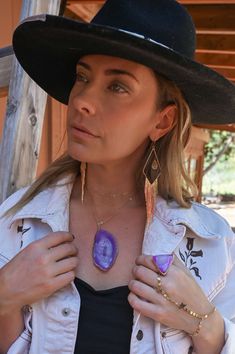 A statement necklace for every Bohemian girl's Fierce Forward jewelry collection! This purple Geode necklace is beyond cool. Wear it with a dress, a tank, and a leather jacket, or as the main show of your outfit going out to a concert or date night out. Hands down, this necklace will have people looking your way! Agate is a grounding stone to stabilize and keep you rooted in who you are and your purpose. Purple Agate pendant 40-50mm *every stone is one of a kind 14k gold fill cable chain 3x4mm H Necklace Long Gold, Purple Geode, Long Gold Necklace, Necklace Aesthetic, Highest Self, Geode Necklace, Bohemian Girls, Aesthetic Jewelry, Gold Filled Necklace