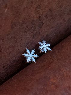 ❄️In stock and can ship immediately!❄️ These snowflake stud earrings are super cute!  Made out of shiny sterling silver, these will coordinate well with any winter outfit. They are lightweight and have a comfortable flat-back design for all-day wear. Part of our snowflake line up- check out our snowflake dangle earrings and matching necklace! Snowflake Earrings Studs, Sterling Silver Snowflake Earrings, White Sterling Silver Christmas Earrings, Silver Snowflake Earrings For Gift, White Snowflake Earrings For Christmas, White Snowflake Earrings For Gift, White Snowflake Earrings For Winter, Silver Snowflake Earrings For Pierced Ears, Snowflake Earrings For Winter Gift