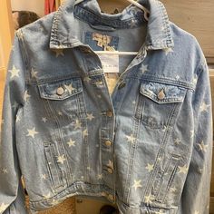 New With Tags Star Denim Jacket. Super Cute!!! Bling Denim, Patchwork Denim Jacket, Embroidered Jean Jacket, Vintage Jean Jacket, Bleached Jeans, Embellished Denim Jacket, Embroidered Denim Jacket, Madewell Denim, Vintage Denim Jacket