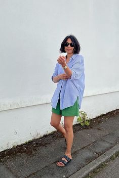 Chic Outfits Summer, Cold Places, Scandi Summer, Fashion Hacks, Looks Street Style, Dressing Up, Mode Inspo, 가을 패션, Green Shorts