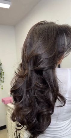 Long Curtain Bangs Blowout, Wedding Hairstyles Blowout, Perm Blowout, Wavy Perm Long Hair, Blowout Hair With Bangs, Chunky Layers Long Hair, Curtain Bangs Blowout, Front Layers Long Hair, Deep Brunette