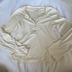 Never Worn!! Ribbed Henley With Rose Gold Fasteners Gilmore Style, Rory Gilmore Style, Xmas List, Rory Gilmore, Henley Top, Rainy Day Outfit, Vintage Tops, Rainy Day, Step Up