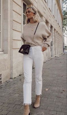 Straight Leg White Jeans, Latest Winter Fashion, Winter Outfits 2020, Style Capsule, Chic Winter Outfits, Pullover Outfit, Tumblr Outfits, Late Winter