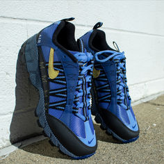 Trail-blazing are what these shoes are. A beautiful dark navy with black and light blue detailing. Not over the top but also not too basic. Add these to your collection. Nike Air Humara, Over The Top