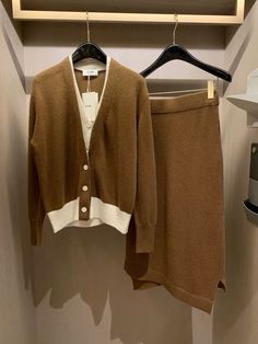 Knitwear Catwalk 2023, Knitwear Fall Winter 2024-2025, Brown Textured Knit Wool Outerwear, Celine Aw 22/23, Knitwear Runway 2022, Knitwear Style, Outfit Set, Knit Fashion