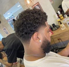 Barber Haircuts Fade, Curly Hair Taper, Men Short Hair Fade, Taper Fade Curly Hair, Black Hair Cuts, Curly Hair Fade