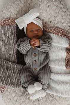 Newborn Sweater Outfit, Newborn Spring Outfits, Spring Newborn Outfits, Baby Boy Coming Home Outfit Winter, Neutral Baby Girl Clothes, Gender Neutral Outfits Baby, Fall Newborn Outfits, Gender Neutral Baby Outfits