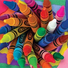 many crayons are arranged in a circle on top of each other with different colors