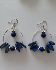 Handmade dangle hoop earrings FOLLOW US Instagram: https://www.instagram.com/rlewiscreations Twitter: https://twitter.com/rlewiscreations Facebook: https://www.facebook.com/rlewiscreations Chip Bead Jewelry, Stone Hoop Earrings, Homemade Earrings, Beaded Earrings Diy, Dangle Hoop Earrings, Handmade Earrings Beaded, Earrings Diy, Earrings Blue, Earrings Statement