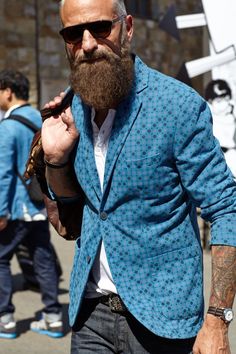 Pitti Uomo 2015 #axelarigato #streetstyle #mensfashion Gentlemen Wear, Moustaches, Blazers For Men, Beard Styles, Mens Street Style, Bearded Men, Party Fashion